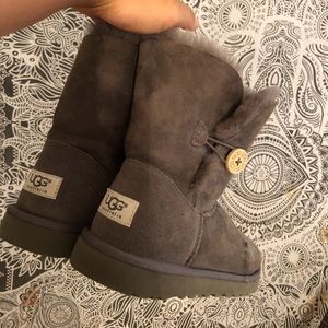 GRAY BAILEY BUTTON UGG
